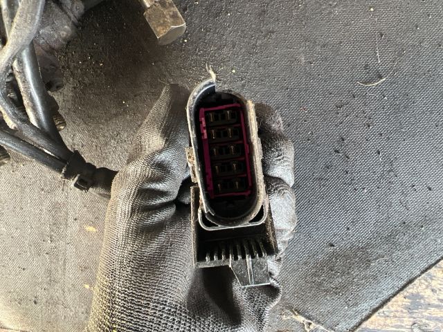 bontott VW CADDY Adagoló