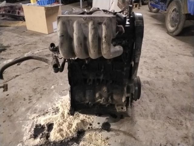 bontott VW CADDY Motor (Fűzött blokk hengerfejjel)