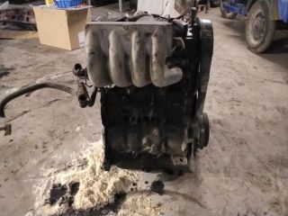 bontott VW CADDY Motor (Fűzött blokk hengerfejjel)