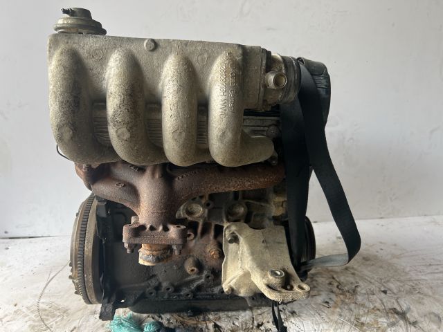 bontott VW CADDY Motor (Fűzött blokk hengerfejjel)