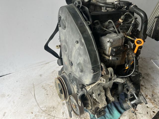 bontott VW CADDY Motor (Fűzött blokk hengerfejjel)