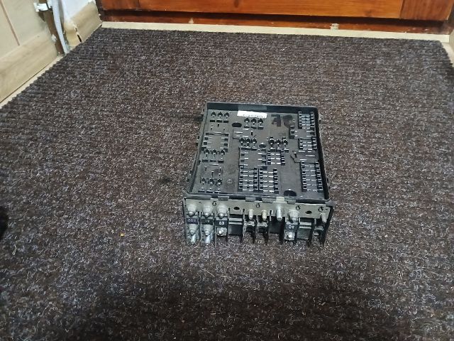 bontott VW CADDY Biztosítéktábla Motortér