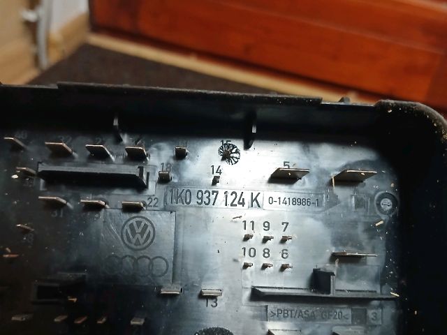 bontott VW CADDY Biztosítéktábla Motortér