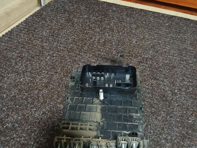 bontott VW CADDY Biztosítéktábla Motortér