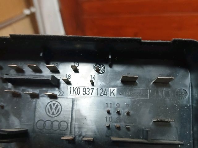 bontott VW CADDY Biztosítéktábla Motortér