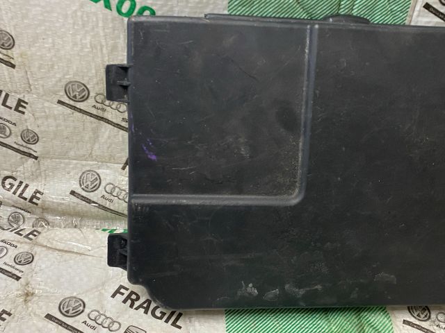 bontott VW CADDY Akkumulátor Fedél