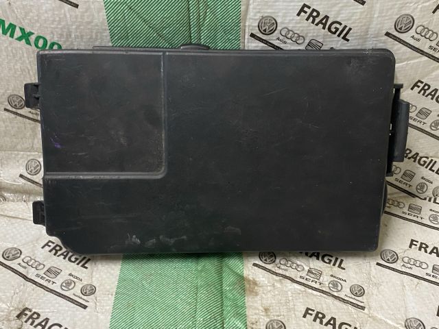 bontott VW CADDY Akkumulátor Fedél