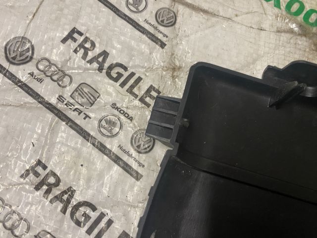 bontott VW CADDY Akkumulátor Fedél