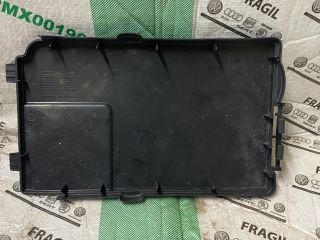 bontott VW CADDY Akkumulátor Fedél