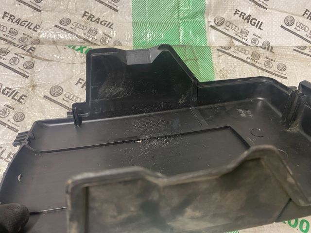 bontott VW CADDY Akkumulátor Fedél