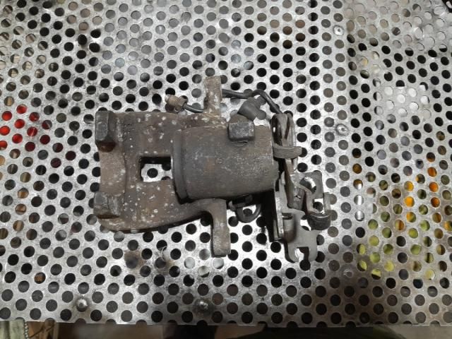 bontott VW CADDY Bal első Féknyereg Munkahengerrel