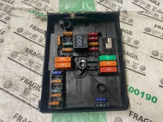 bontott VW CADDY Biztosítéktábla Motortér