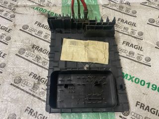 bontott VW CADDY Biztosítéktábla Motortér