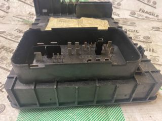 bontott VW CADDY Biztosítéktábla Motortér