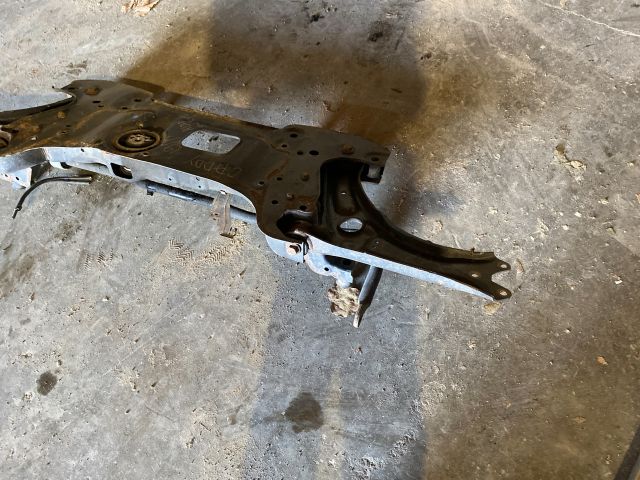 bontott VW CADDY Első Bölcső