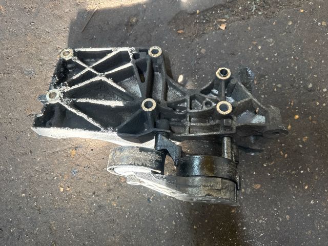 bontott VW CADDY Generátor Tartó Bak