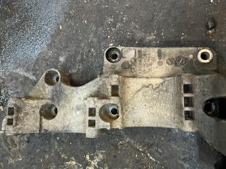 bontott VW CADDY Generátor Tartó Bak