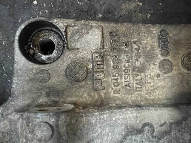 bontott VW CADDY Generátor Tartó Bak