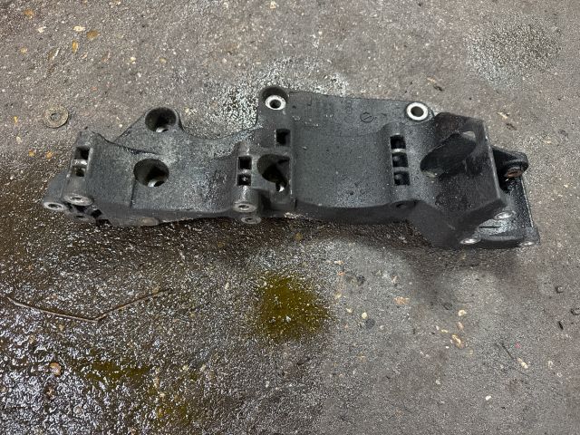 bontott VW CADDY Generátor Tartó Bak