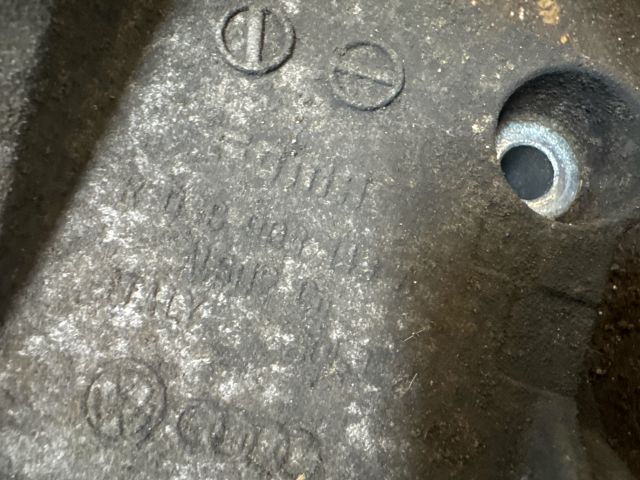 bontott VW CADDY Generátor Tartó Bak