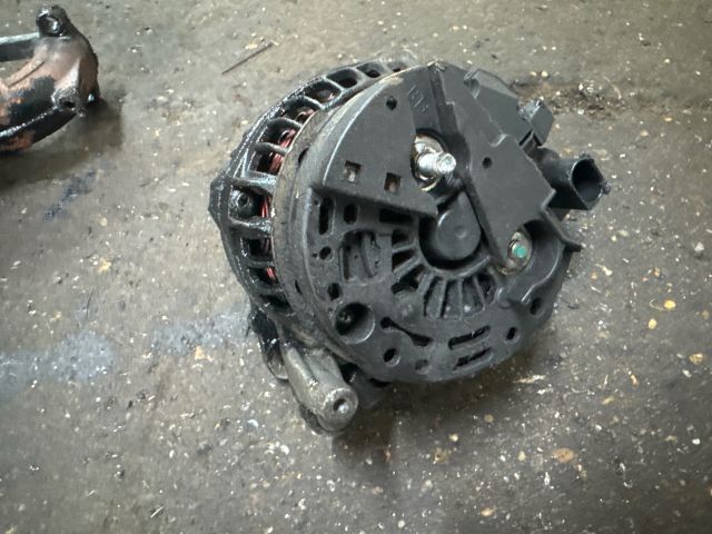 bontott VW CADDY Generátor