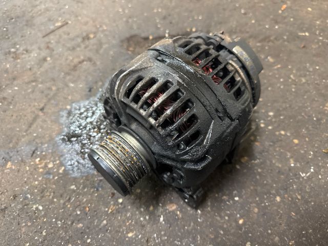 bontott VW CADDY Generátor