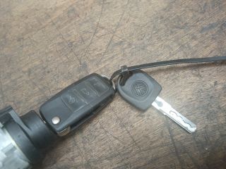 bontott VW CADDY Gyújtáskapcsoló Házzal