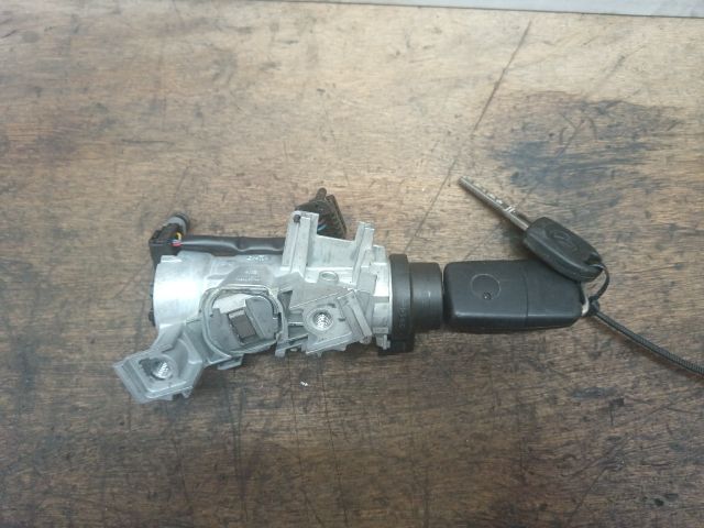 bontott VW CADDY Gyújtáskapcsoló Házzal