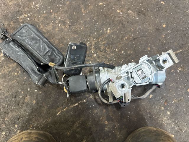 bontott VW CADDY Gyújtáskapcsoló Házzal