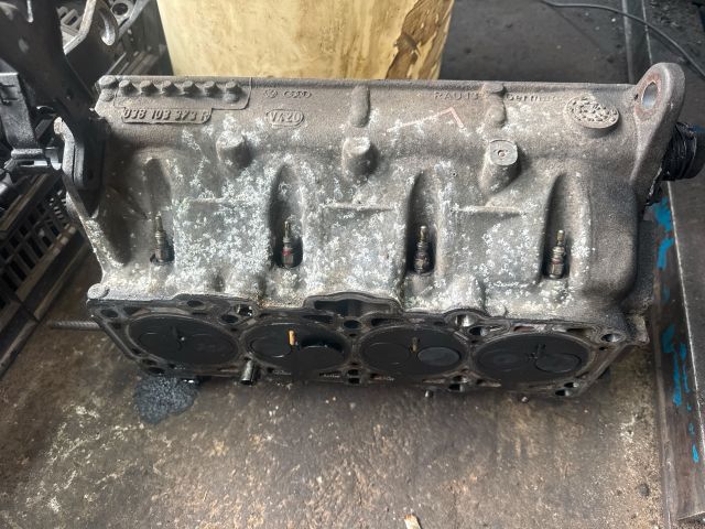 bontott VW CADDY Hengerfej