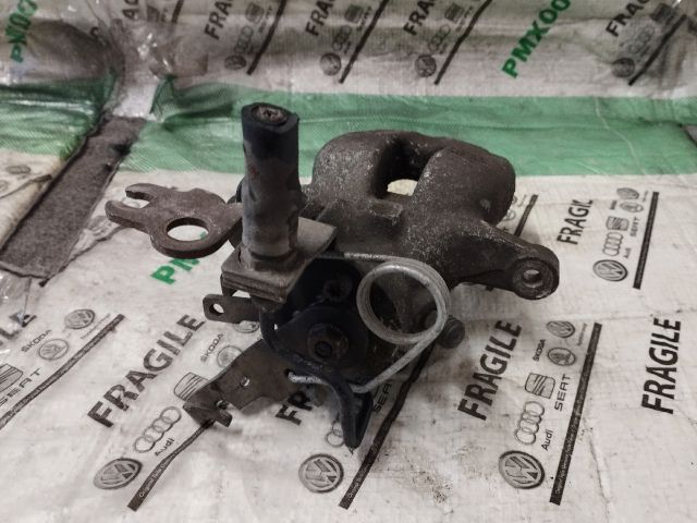 bontott VW CADDY Jobb hátsó Féknyereg Munkahengerrel