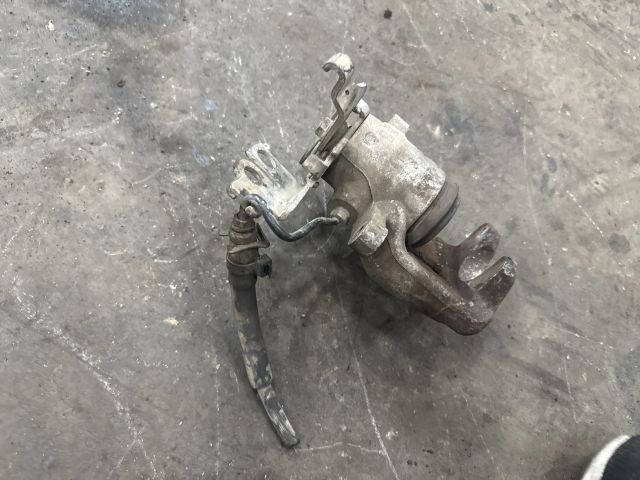 bontott VW CADDY Jobb hátsó Féknyereg Munkahengerrel