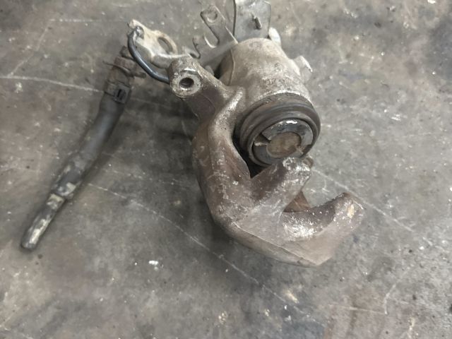 bontott VW CADDY Jobb hátsó Féknyereg Munkahengerrel