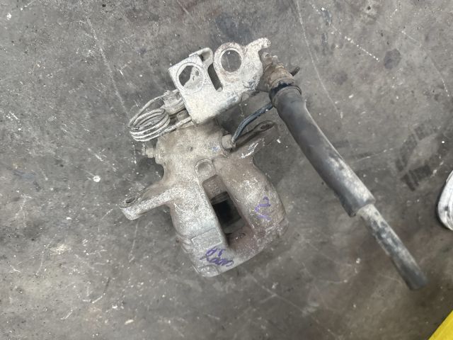 bontott VW CADDY Jobb hátsó Féknyereg Munkahengerrel