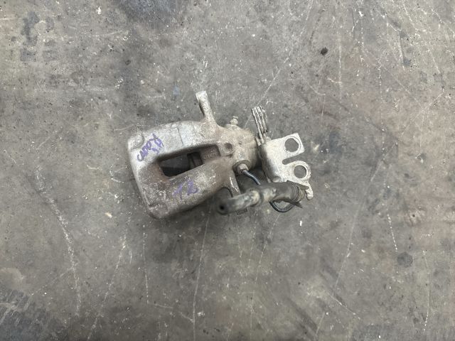 bontott VW CADDY Jobb hátsó Féknyereg Munkahengerrel