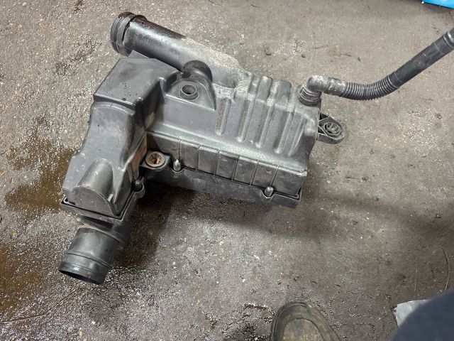 bontott VW CADDY Légszűrő Ház