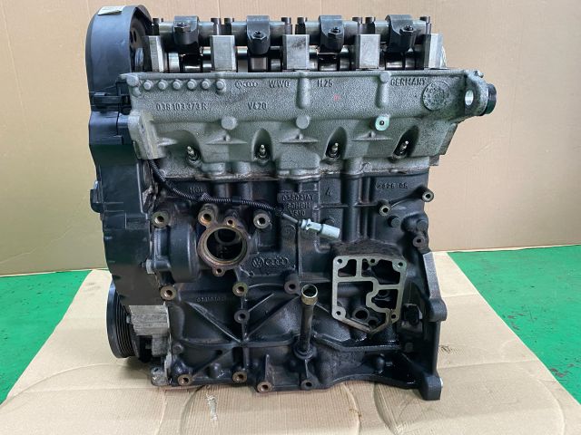 bontott VW CADDY Motor (Fűzött blokk hengerfejjel)