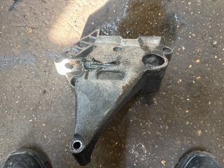 bontott VW CADDY Motor Tartó Bak (Fém)