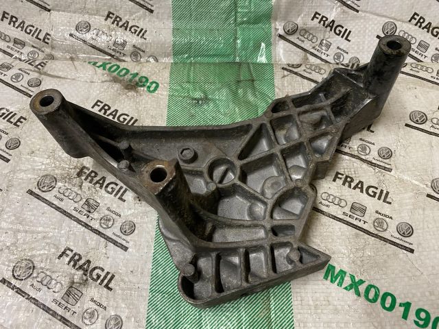 bontott VW CADDY Motor Tartó Bak (Fém)