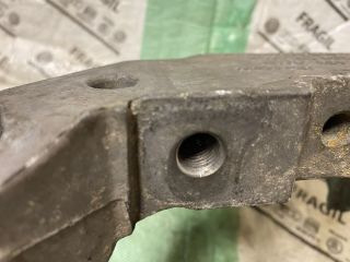 bontott VW CADDY Motor Tartó Bak (Fém)