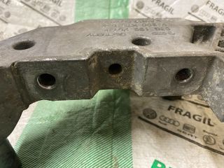 bontott VW CADDY Motor Tartó Bak (Fém)