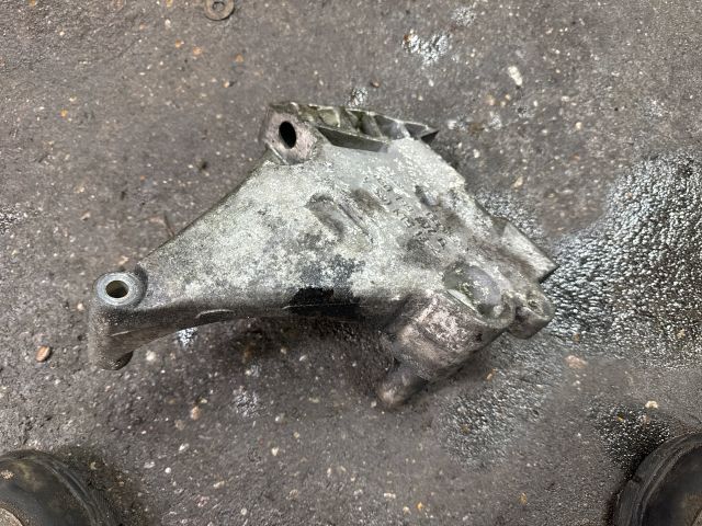 bontott VW CADDY Motor Tartó Bak (Fém)