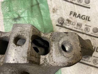 bontott VW CADDY Motor Tartó Bak (Fém)