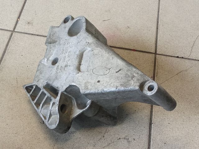 bontott VW CADDY Motor Tartó Bak (Pozíciófüggetlen)