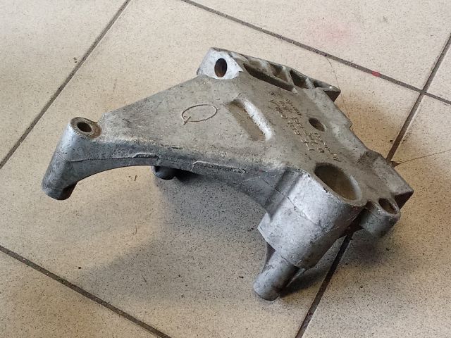 bontott VW CADDY Motor Tartó Bak (Pozíciófüggetlen)