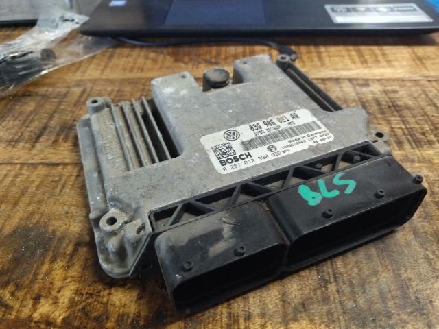 bontott VW CADDY Motorvezérlő