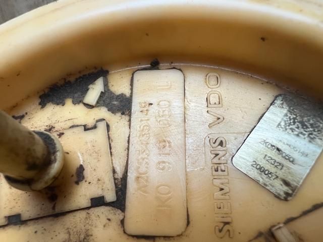 bontott VW CADDY Üzemanyag Szivattyú