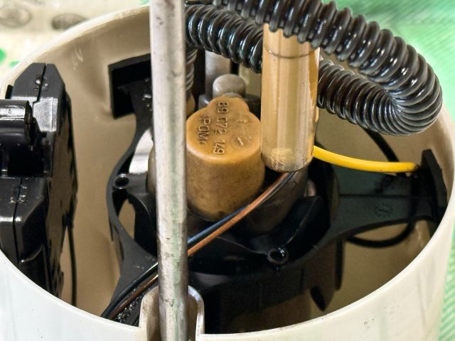 bontott VW CADDY Üzemanyag Szivattyú