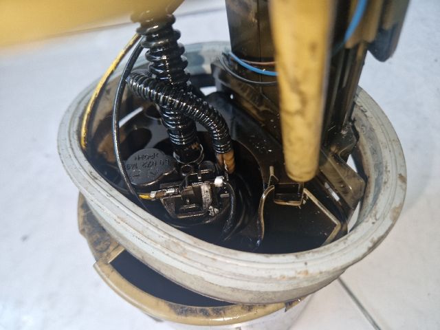 bontott VW CADDY Üzemanyag Szivattyú