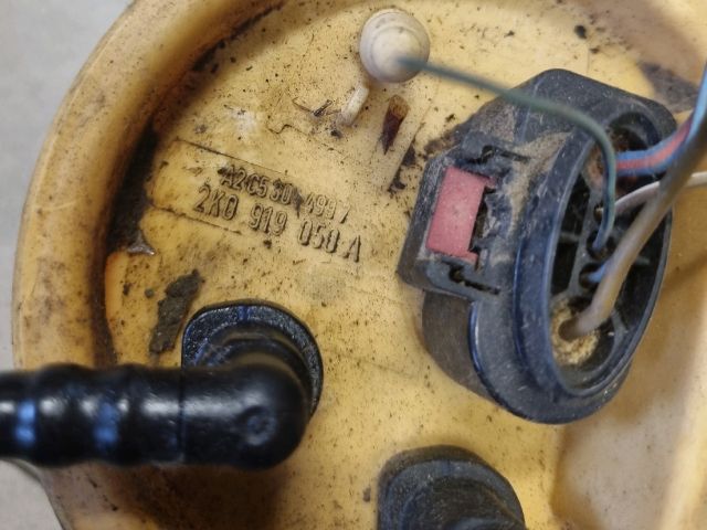 bontott VW CADDY Üzemanyag Szivattyú